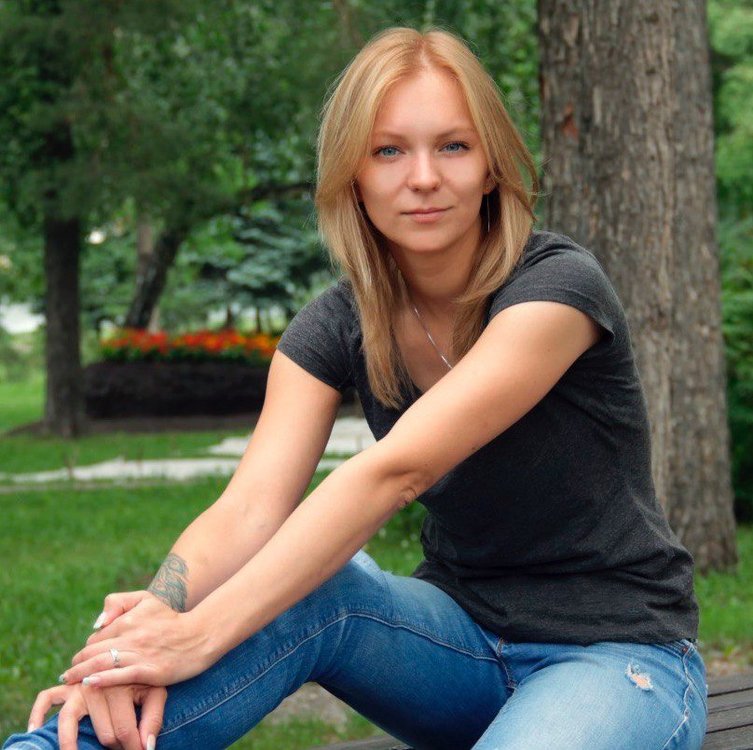 Anna 已 加 入 Couchsurfing. Couchsurfing