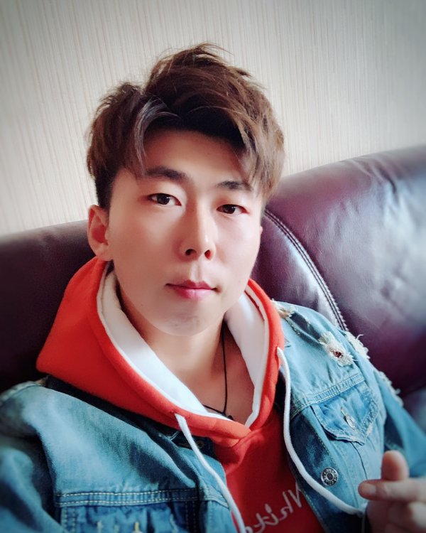 Ли санкт. Ли санкт. Tommy lee ресторан. Евгений ли блоггер. Ли виктория красноярск.