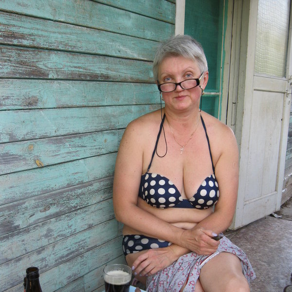Старые русские дамы. Русские пожилые женщины. Старухи из соцсетей. Старухи на даче.