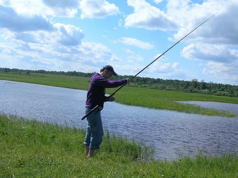 Рыбалка александров из смоленска. Рыбалка летом. Мужчина на рыбалке. Рыбалка фото. Фото мужчин на рыбалке.