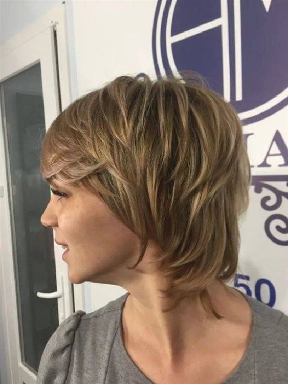 Стрижки которые легко укладывать. Боб каре пикси стрижки. Стрижка средние волосы, которые не нуж укладывать. Боб каре градуированное асимметрия. Короткая французская стрижка.