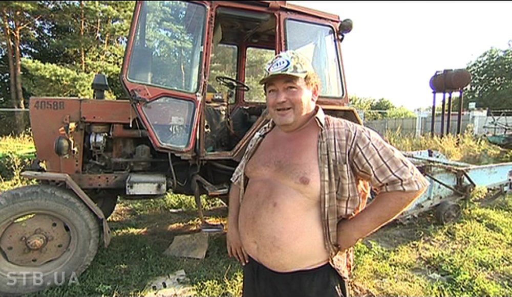 Песня толстый дядя. Мужик на тракторе. Деревенский парень на тракторе. Колхозник на тракторе. Чувак на тракторе.