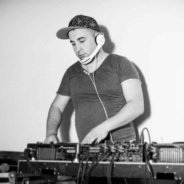 Dj tone. DJ Tony. DJ Antony Sky. DJ Antoine фото. DJ Antony Synth Master.