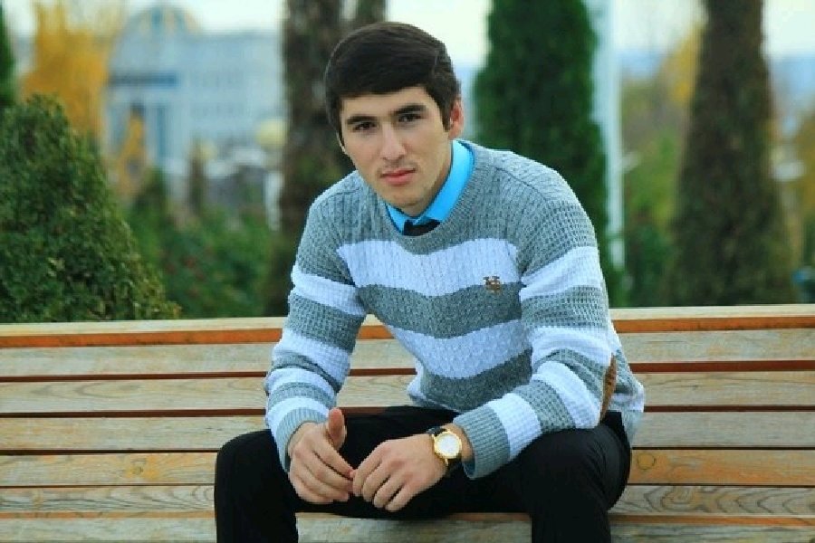 Узбек таджик знакомства. Узбеки парни. Красивые узбеки парни. Узбек молодой парень. Красивые парни Таджикистана.